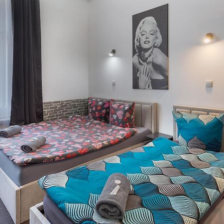 70S Guest Room Краків Екстер'єр фото