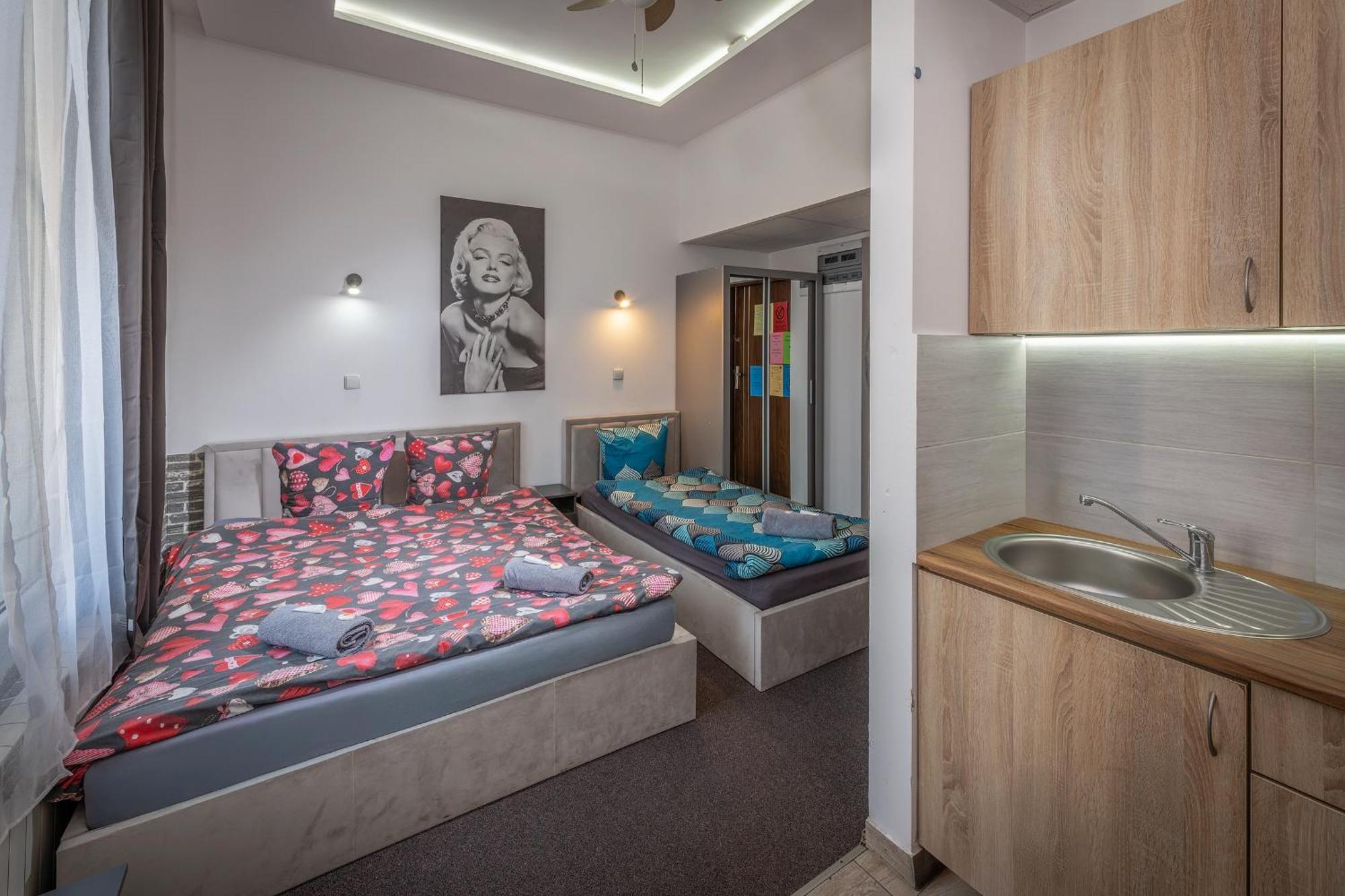 70S Guest Room Краків Екстер'єр фото