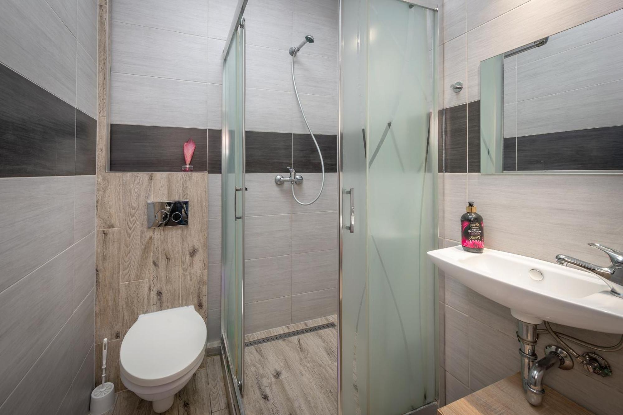 70S Guest Room Краків Екстер'єр фото